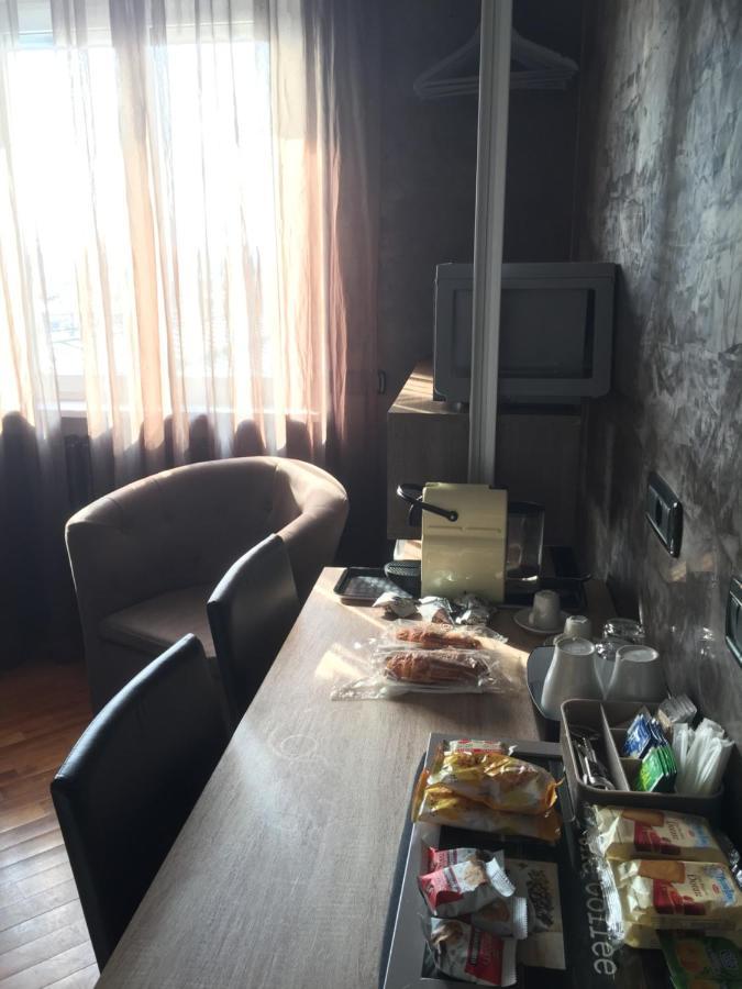B2In Suite & Office Каприате Сан Джервазио Екстериор снимка