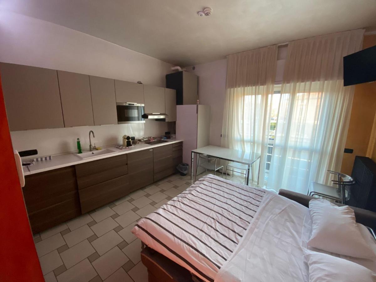 B2In Suite & Office Каприате Сан Джервазио Екстериор снимка