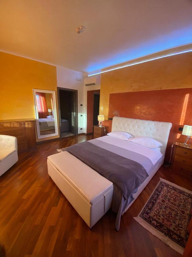 B2In Suite & Office Каприате Сан Джервазио Екстериор снимка