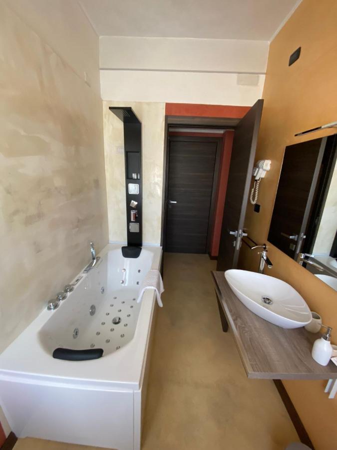 B2In Suite & Office Каприате Сан Джервазио Екстериор снимка