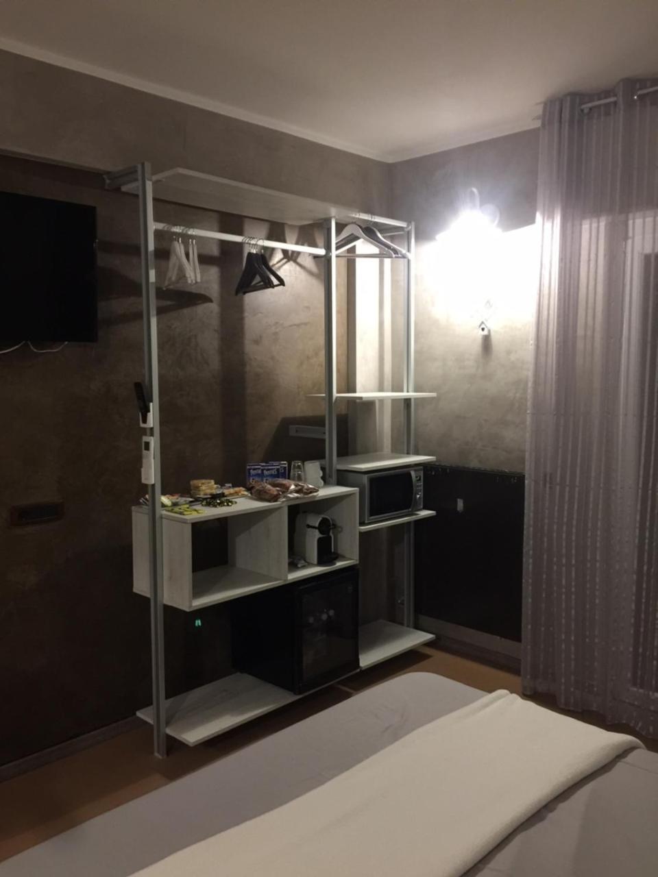 B2In Suite & Office Каприате Сан Джервазио Екстериор снимка